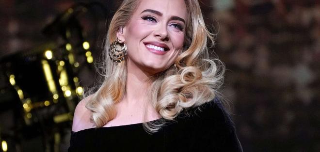 Η Adele "σηκώνει" τα πάντα στα ξενοδοχεία που μένει