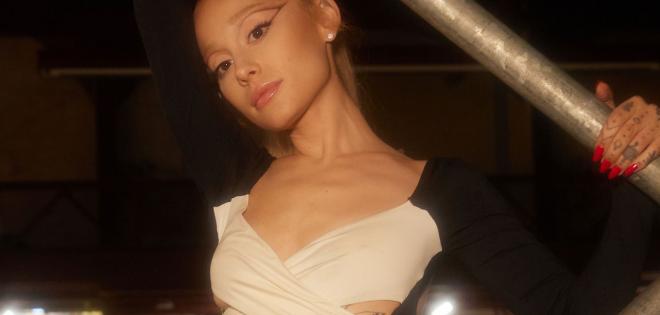 Ariana Grande: Έτοιμη για ντεμπούτο στο Νο.1 του U.K. με το "yes, and?"