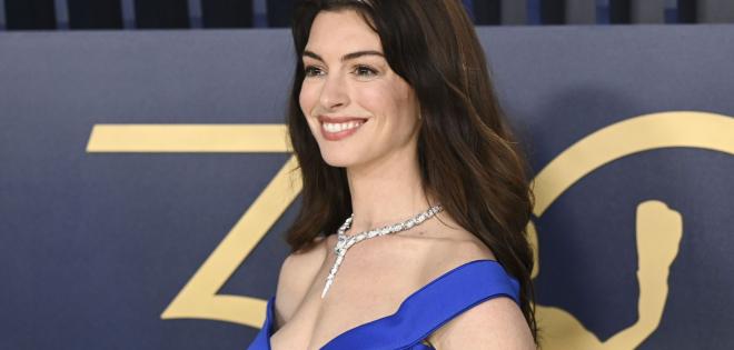 Anne Hathaway: Νιώθει ευγνωμοσύνη  για τα πέντε χρόνια νηφαλιότητας