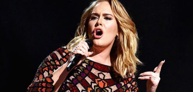 Η Adele είναι η δημοφιλέστερη καλλιτέχνις στη Μεγάλη Βρετανία