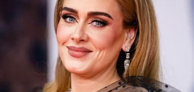 Η Adele ξεπέρασε τη Whitney Houston