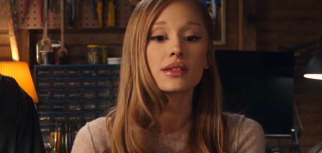 «Focker In-Law»: Η Ariana Grande εισχωρεί στην δυσλειτουργική οικογένεια του Ben Stiller και του Robert De Niro