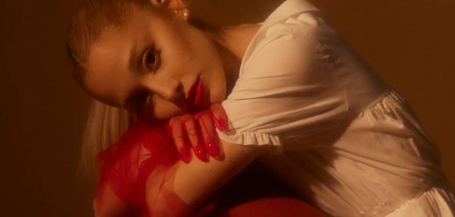 ARIANA GRANDE: 5 δισεκατομμύρια streams στο Spotify για το Eternal Sunshine