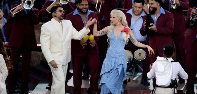 Super Bowl LX: Επαναστατική εμφάνιση του Bad Bunny στο ημίχρονο με πολιτικά μηνύματα