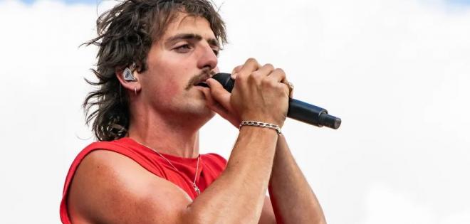 Ο Benson Boone ακυρώνει τη συναυλία του στο Μπέρμιγχαμ λόγω προβλημάτων με τη φωνή του