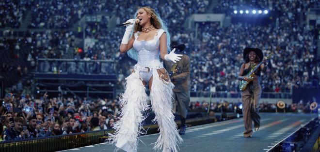 Η περιοδεία «Cowboy Carter» της Beyoncé ανακηρύχθηκε η πιο κερδοφόρα περιοδεία του 2025 για σόλο καλλιτέχνη