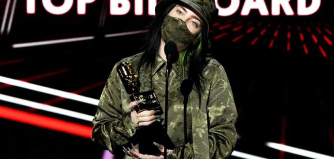 Η Billie Eilish τάσσεται υπέρ της χρήσης μάσκας στην απονομή των Billboard Awards