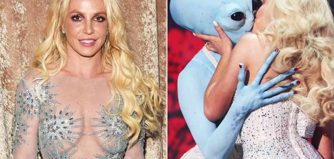 Britney Spears: Παραξενεύτηκε με την... alien εμφάνιση της Sabrina Carpenter στα VMAs