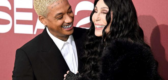 Cher: PDA στιγμές με τον σύντροφό της σε gala στις Κάννες