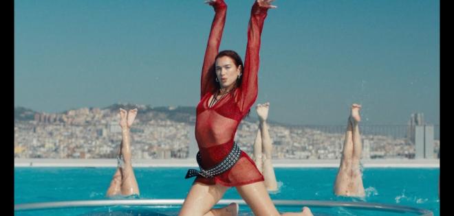 Dua Lipa: Τιζάρει το music video του νέου single "Illusion"