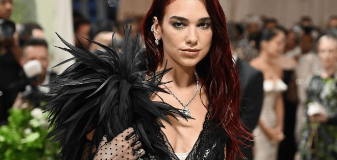 Dua Lipa: Αισθάνεται κοντά στους ανθρώπους που υποφέρουν σε έναν πόλεμο