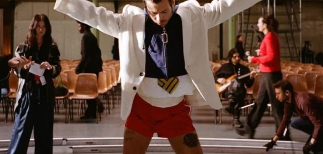 Harry Styles: Σκέτη πρόκληση στο νέο βίντεο «Dance No More»