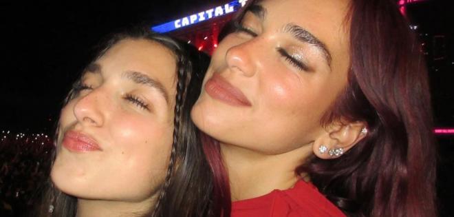 Dua Lipa: Τα instagram στιγμιότυπα με την αδερφή της στο Sunny Hill Festival Park