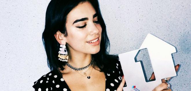 H Dua Lipa συνεχίζει την ανοδική της πορεία