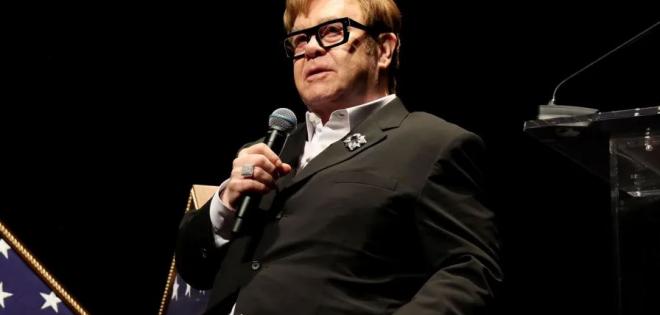 Ο Elton John αποκαλύπτει «ανησυχητικά» νέα για την επιδείνωση της όρασής του