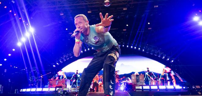 Coldplay: Το εντυπωσιακό set στο Glastonbury με 100.000 θεατές