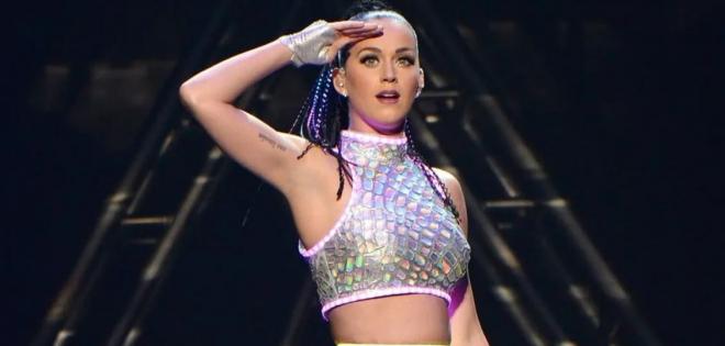 «Είναι δικός μου, μείνε μακριά»: Γιατί η Katy Perry έβαλε τις φωνές σε θαυμαστή της την ώρα της συναυλίας της
