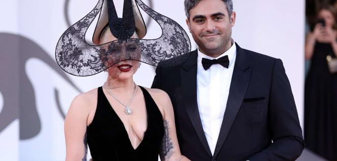 Lady Gaga: Ντεμπούτο στο κόκκινο χαλί με τον Michael Polansky