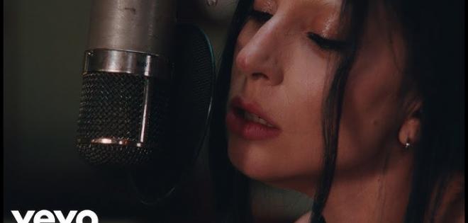 Lady Gaga: Κυκλοφόρησε την acoustic εκδοχή του "Disease"