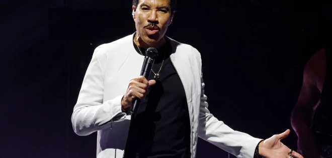Ο Lionel Richie νοσηλεύεται μετά από δυσκολίες που αντιμετώπισε σε συναυλία του