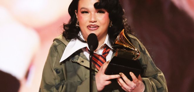 Η Lola Young μιλά για την «αποκατάστασή της» μετά την κατάρρευσή της επί σκηνής