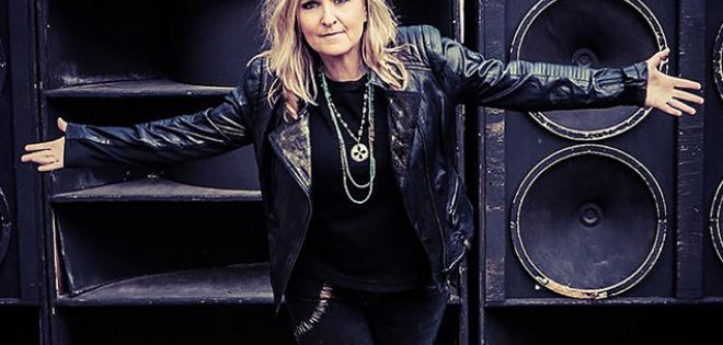 Δείτε τη Melissa Etheridge να τραγουδά στο μετρό της Νέας Υόρκης.