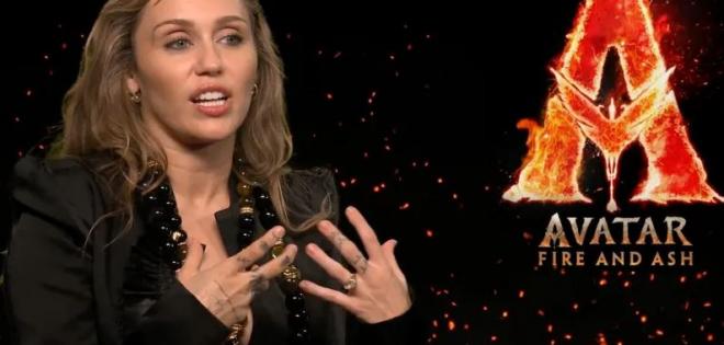 Η Miley Cyrus, η Charli xcx, ο Snoop Dogg και άλλοι θα παρουσιάσουν τα βραβεία Golden Globes 2026