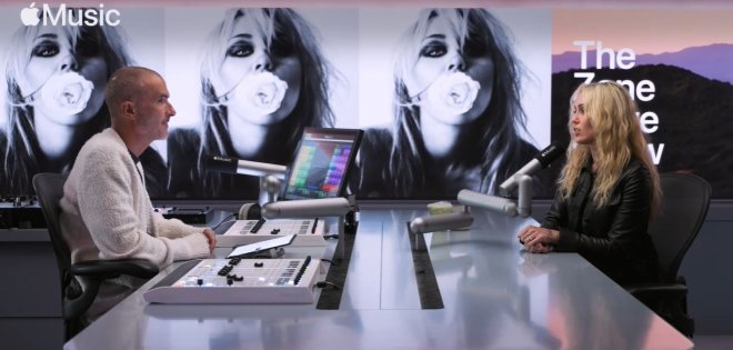 Η Miley Cyrus λέει ότι η Dolly Parton την βοήθησε σε όλα