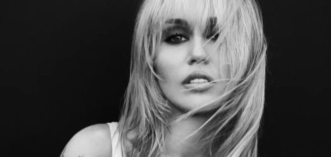 Η Miley επιστρέφει στην πρώτη θέση του Billboard 200 μετά από πάνω από μια δεκαετία 