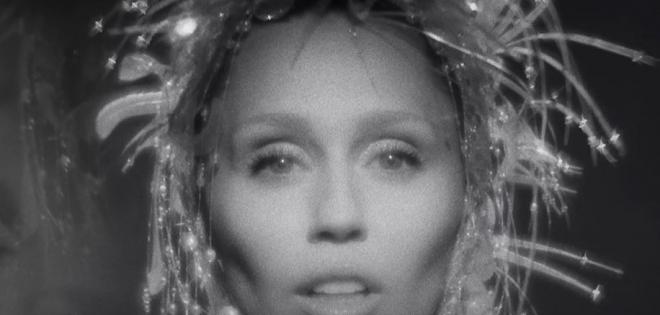 Η Miley Cyrus κυκλοφορεί το νέο single 'More To Lose'