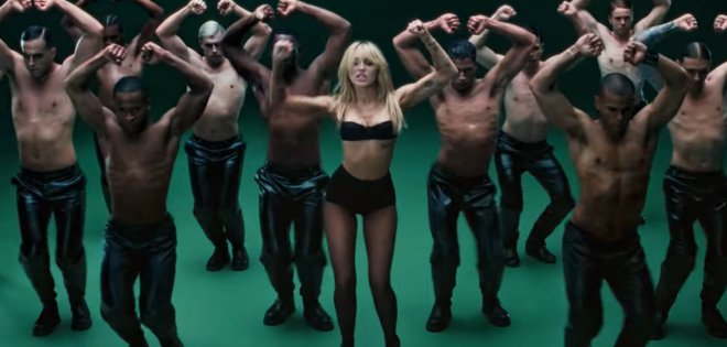 Miley Cyrus: Κυκλοφόρησε το καινούριο της τραγούδι Bass Persuades