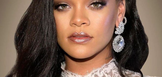 Η Rihanna επιστρέφει επιτέλους στο στούντιο