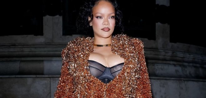 Η Rihanna εγκαινιάζει την Εβδομάδα Μόδας του Παρισιού με μια εντυπωσιακή εμφάνιση