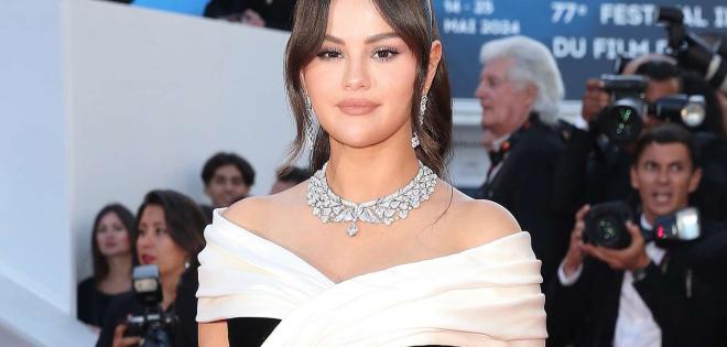 Selena Gomez: Συγκινήθηκε με το 9λεπτο standing ovation στις Κάννες