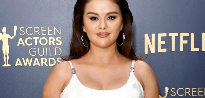 Selena Gomez: Η γλυκιά της έκπληξη σε ομάδα βόλεϊ σχολείου