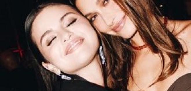 Selena & Bieber : Αγκαλιασμένες