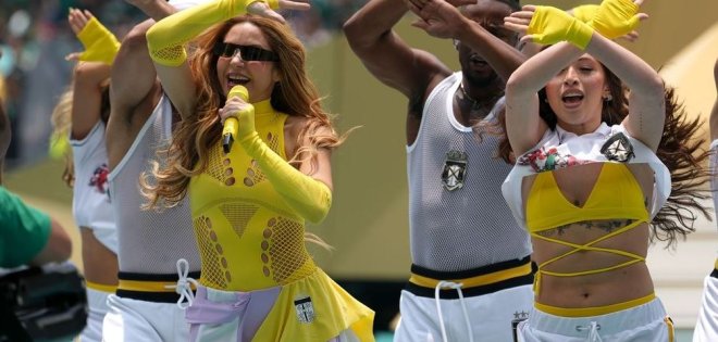 Το «Dai Dai» της Shakira και του Burna Boy κυριαρχεί και στα δύο παγκόσμια charts του Billboard
