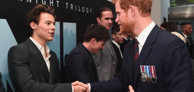 Ο πρίγκιπας Harry παραδέχεται ότι ο Harry Styles είναι ο πιο διάσημος «Harry» 