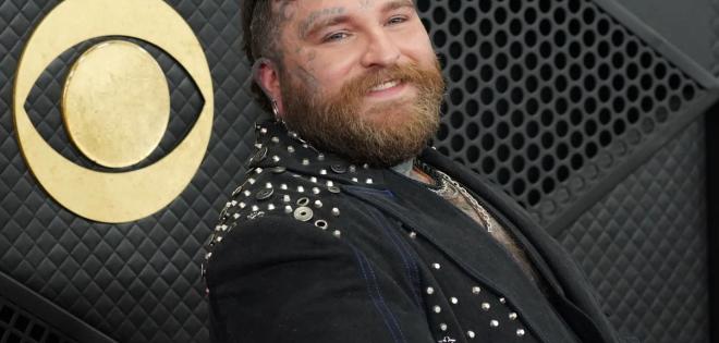 Με πιό τραγούδι ανεβαίνει ψυχολογικά ο Teddy Swims;