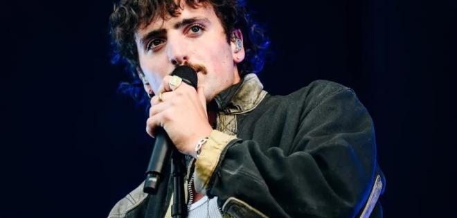 Ο Benson Boone μιλά για το σόου του Bad Bunny στο ημίχρονο του Super Bowl