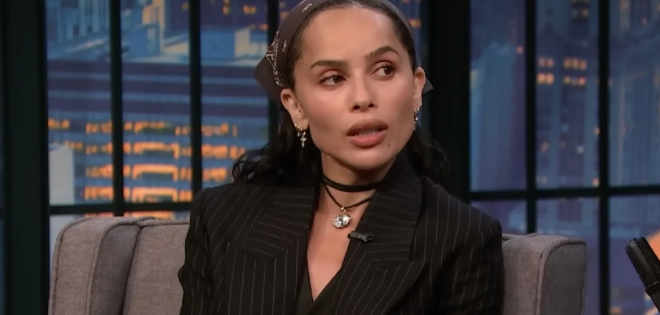 Η Zoë Kravitz «κατέστρεψε» το μπάνιο της Taylor Swift αναζητώντας το χαμένο φίδι της!