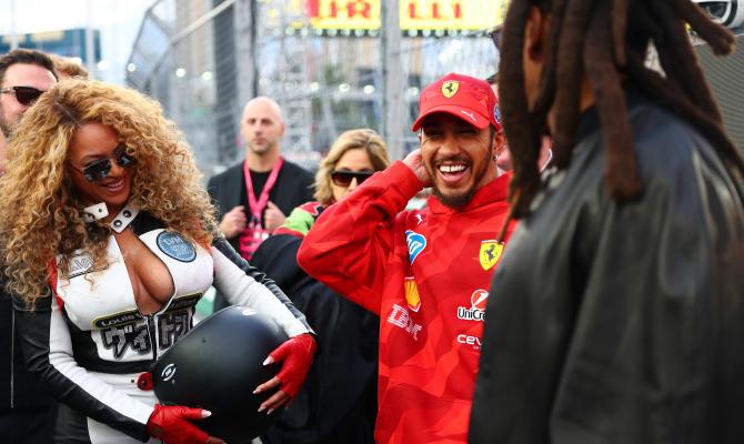 Η Beyoncé κάνει εμφάνιση έκπληξη στο Grand Prix της F1 στο Λας Βέγκας με τον Jay-Z