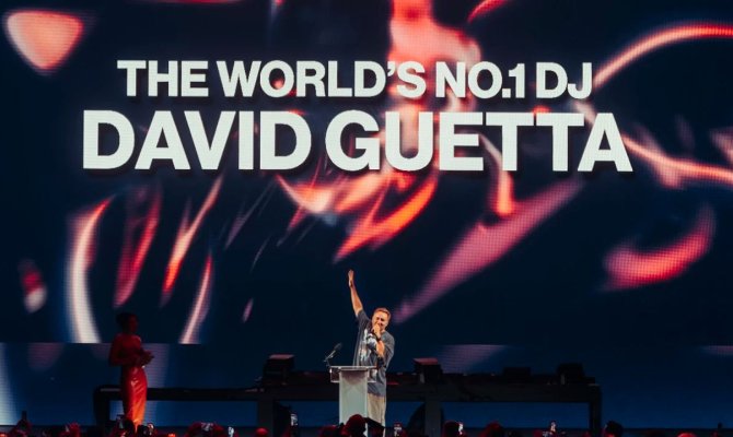 Ο DAVID GUETTA ΑΝΑΔΕΙΧΘΗΚΕ Ο ΝΟ 1 DJ ΣΤΟΝ ΚΟΣΜΟ ΓΙΑ 6Η ΦΟΡΑ 