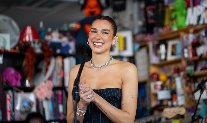 Dua Lipa: Πέρασε καλά στη Μπανγκόκ κι αυτό βγήκε στις φωτογραφίες