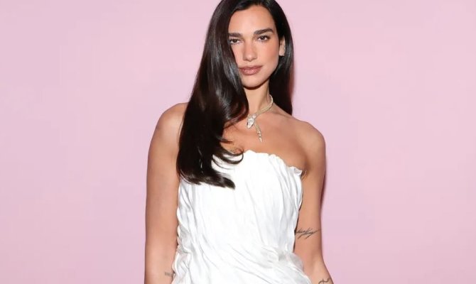 Dua Lipa: Ζητά 15 εκατομμύρια δολάρια από τη Samsung για παράνομη χρήση φωτογραφίας της