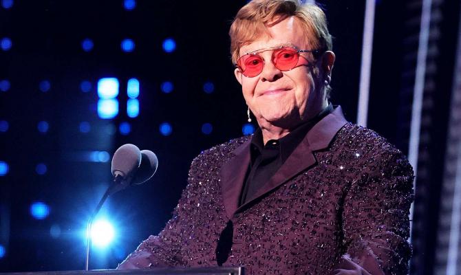 Elton John: Έχασε την όραση στο δεξί του μάτι από μόλυνση