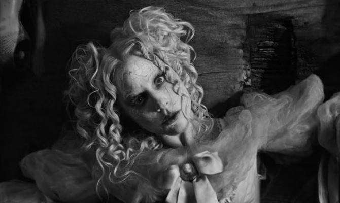 LADY GAGA Κυκλοφορεί το The Dead Dance!