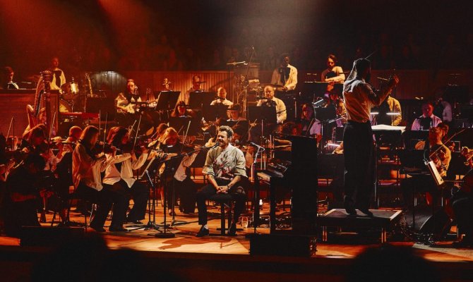 Ο Harry Styles σε συναυλία στο Meltdown Festival