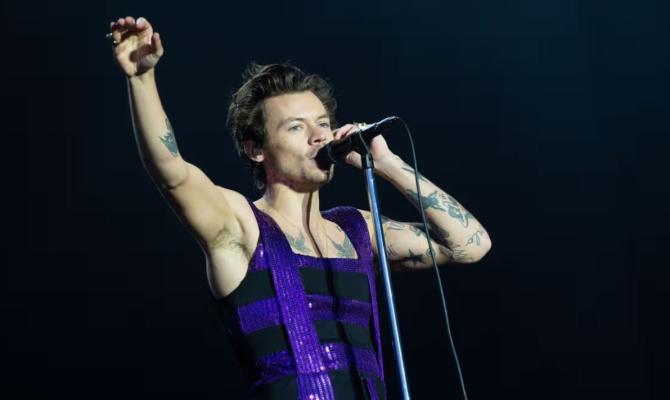 Ο Harry Styles ανακοίνωσε συναυλία στο Μάντσεστερ για «μία μόνο βραδιά» 