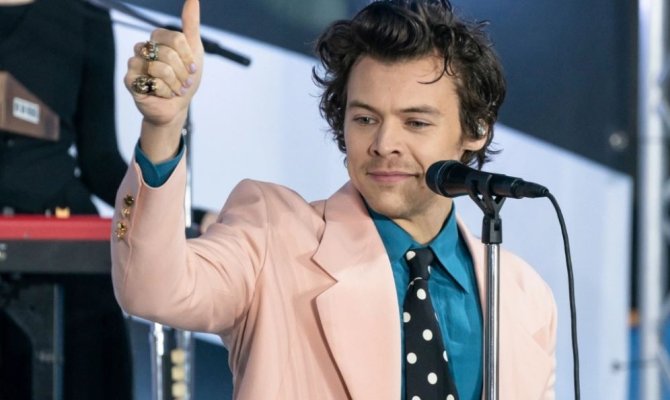 Ο Harry Styles εξομολογήθηκε ότι ένιωθε μόνος μετά τη διάλυση των One Direction